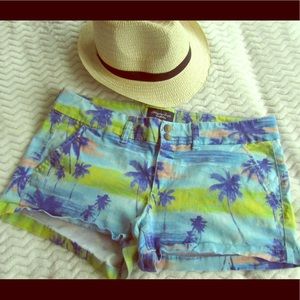 American Eagle Palm Tree Shorts With Double Button